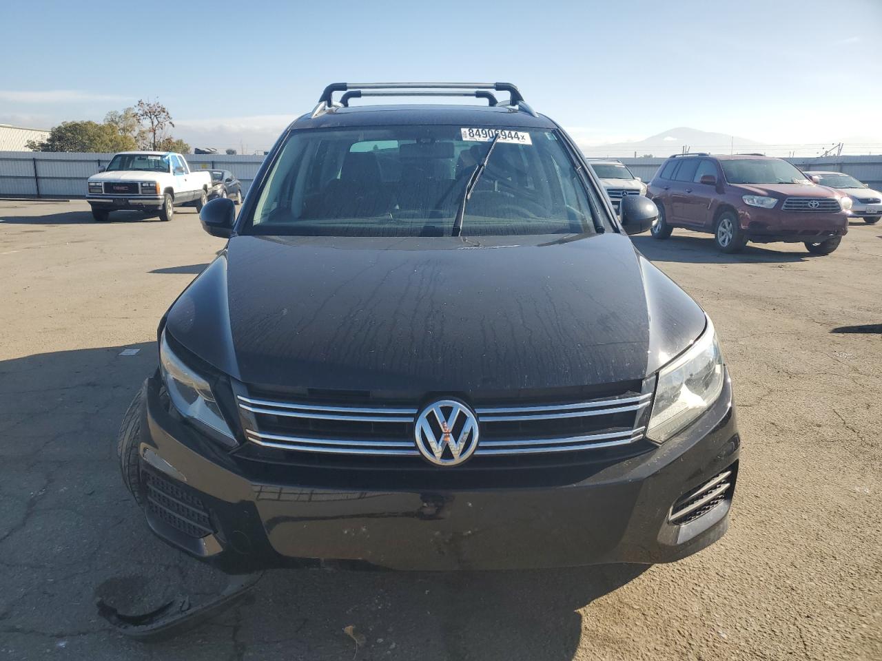 2017 Volkswagen Tiguan VIN WVGRV7AXXHW507456 Copart auction photo, front end / undercarriage damage thumbnail 5