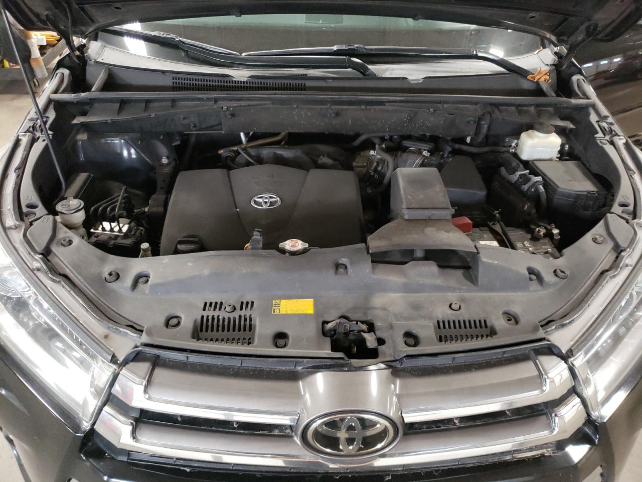 2018 Toyota Highlander VIN 5TDDZRFH0JS829884 Copart auction photo, side / minor dent/scratches damage thumbnail 12