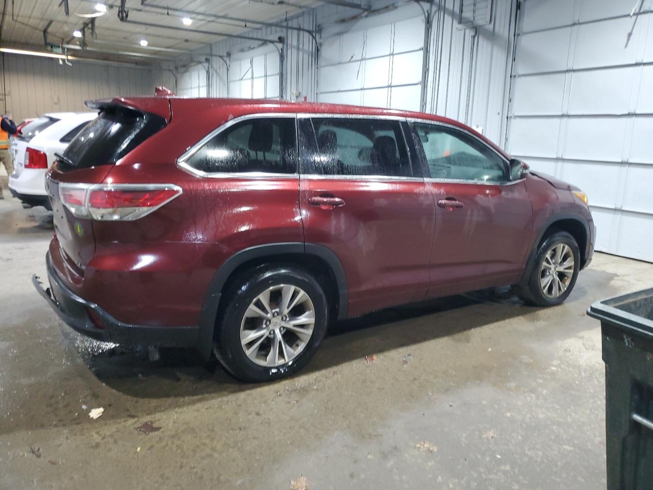 2015 Toyota Highlander VIN 5TDBKRFH7FS109095 Copart auction photo, front end / minor dent/scratches damage thumbnail 3