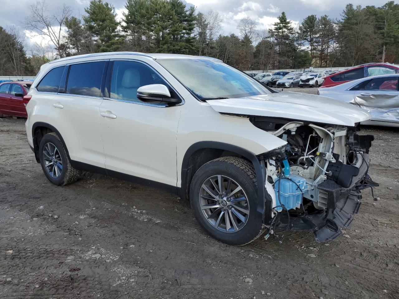 2019 Toyota Highlander VIN 5TDJZRFH0KS622349 Copart auction photo, front end / rear end damage thumbnail 4
