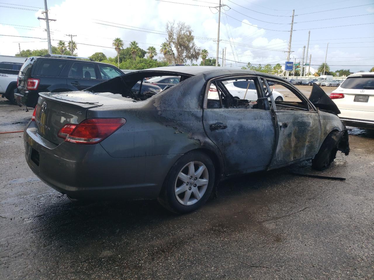 2007 Toyota Avalon VIN 4T1BK36B27U222762 Copart auction photo, burn damage thumbnail 3