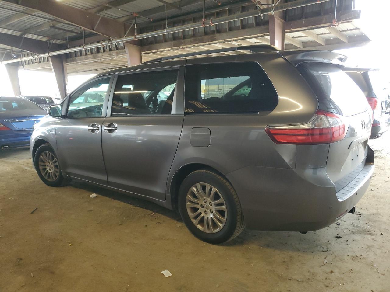 2015 Toyota Sienna VIN 5TDYK3DC0FS620792 Copart auction photo, top/roof / minor dent/scratches damage thumbnail 2