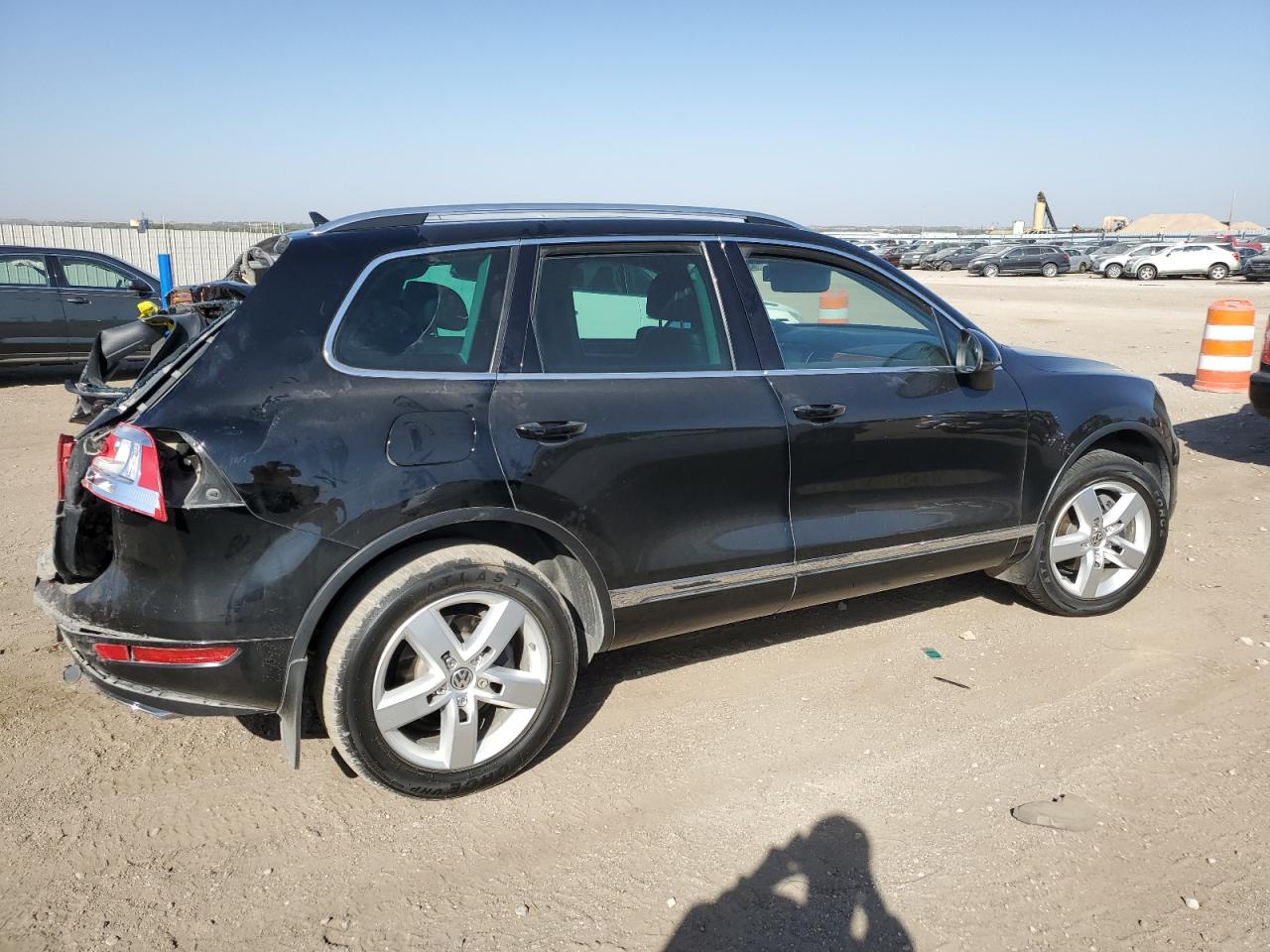 2014 Volkswagen Touareg VIN WVGEP9BPXED001216 Copart auction photo, rear end damage thumbnail 3