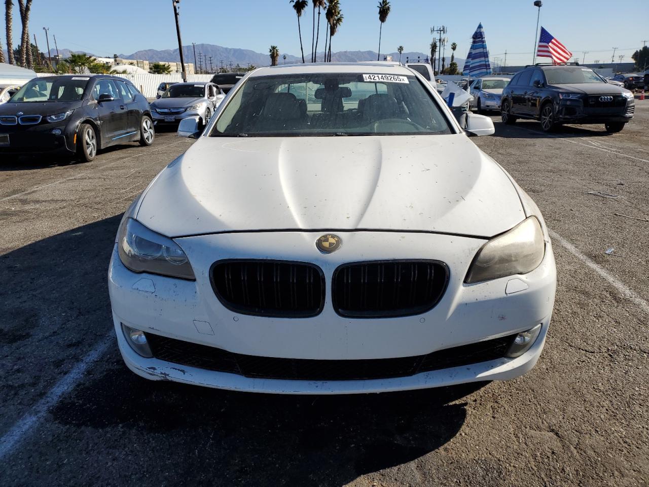 2011 BMW 5er VIN WBAFR7C53BC607427 Copart auction photo, rear end / minor dent/scratches damage thumbnail 5