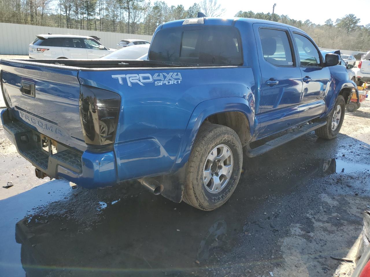 2017 Toyota Tacoma VIN 5TFCZ5AN9HX066687 Copart auction photo, front end damage thumbnail 3