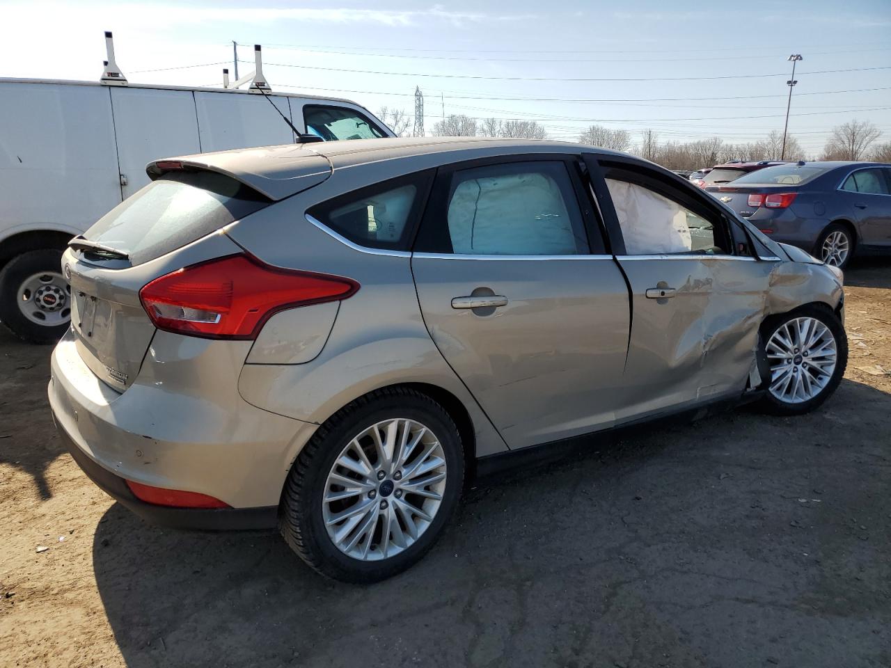 2016 Ford Focus VIN 1FADP3N22GL237743 Copart auction photo, front end / side damage thumbnail 3
