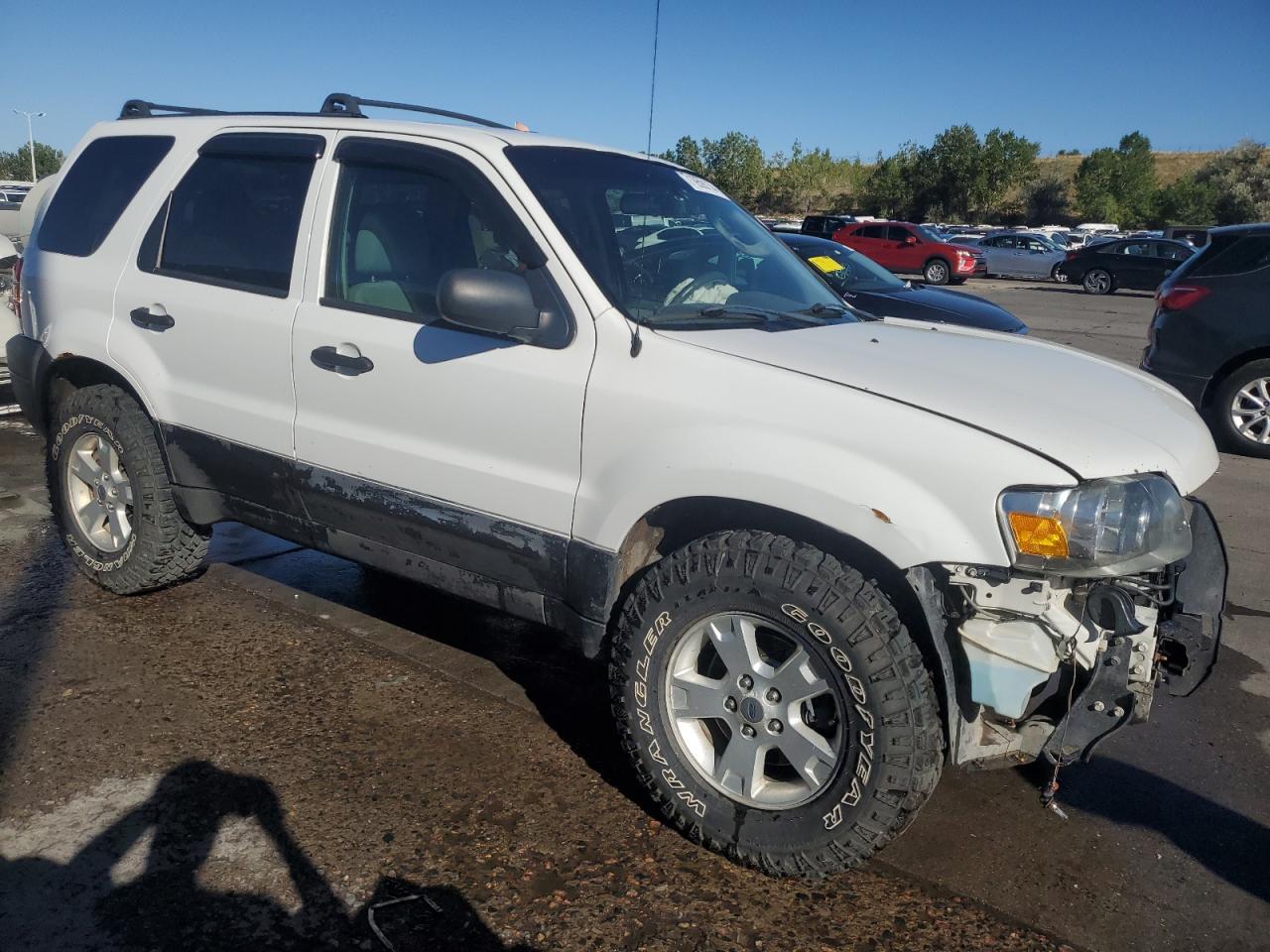 2005 Ford Escape VIN 1FMYU93185KC92889 Copart auction photo, front end / rear end damage thumbnail 4