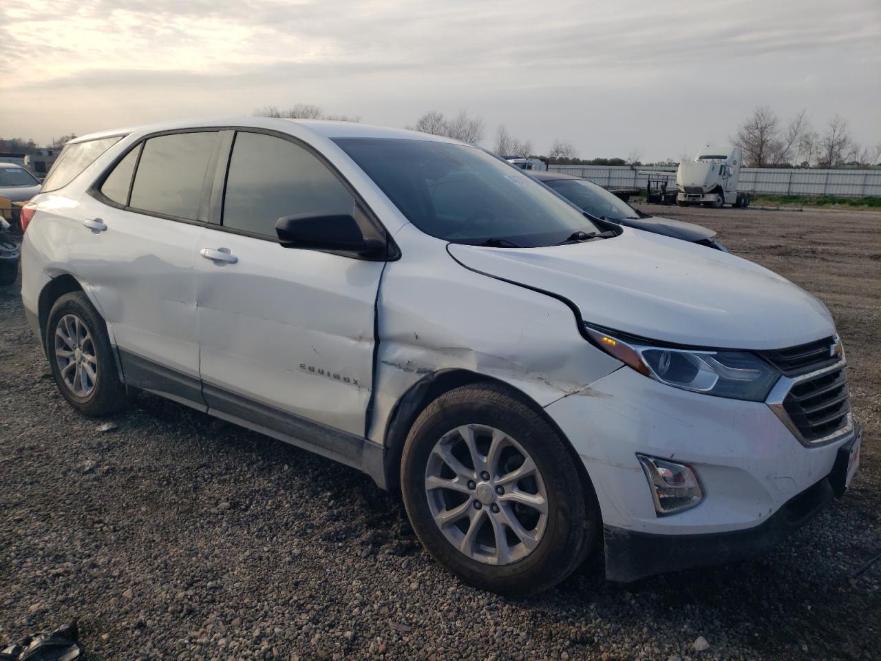 2018 Chevrolet Equinox VIN 3GNAXHEV3JS569476 Copart auction photo, side / minor dent/scratches damage thumbnail 4