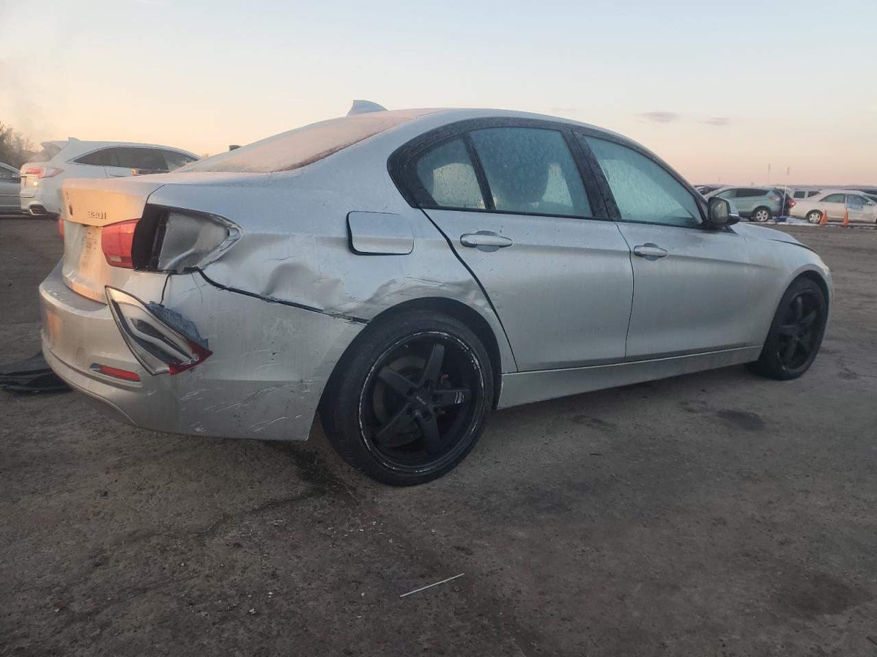 2017 BMW 3er VIN WBA8A3C39HA067299 Copart auction photo, front end / rear end damage thumbnail 3