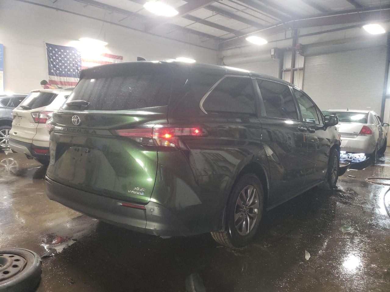 2021 Toyota Sienna VIN 5TDYRKEC8MS026985 Copart auction photo, front end / mechanical damage thumbnail 3