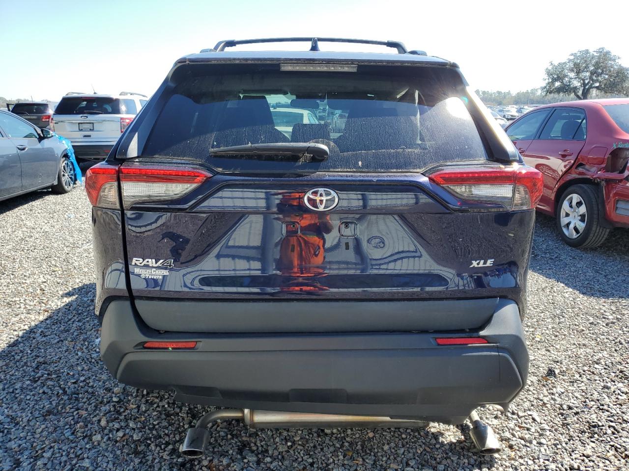 2021 Toyota RAV 4 VIN 2T3W1RFV7MW163633 Copart auction photo, side / rear end damage thumbnail 6