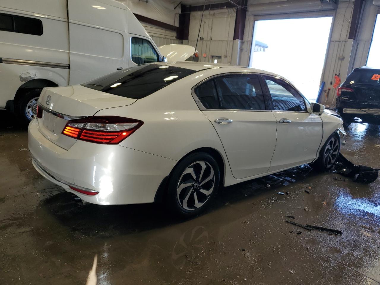 2016 Honda Accord VIN 1HGCR2F81GA187380 Copart auction photo, front end / side damage thumbnail 3