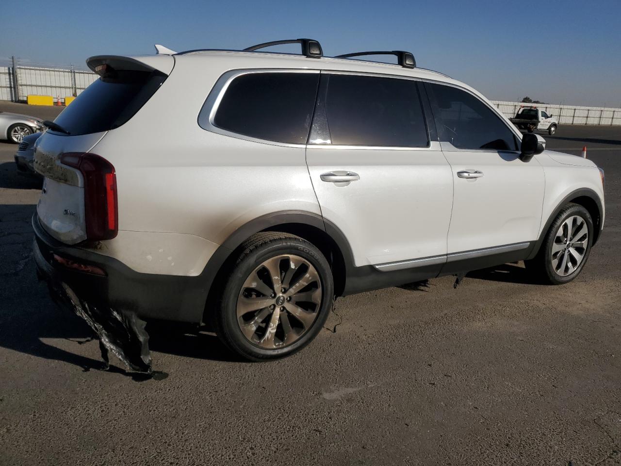 2020 KIA Telluride VIN 5XYP6DHC1LG086257 Copart auction photo, burn / undercarriage damage thumbnail 3