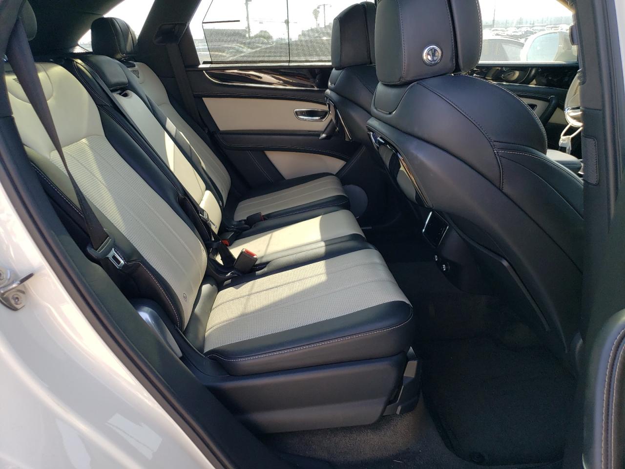 2018 Bentley Bentayga VIN SJAAC4ZV9JC020797 Copart auction photo, rear end damage thumbnail 11
