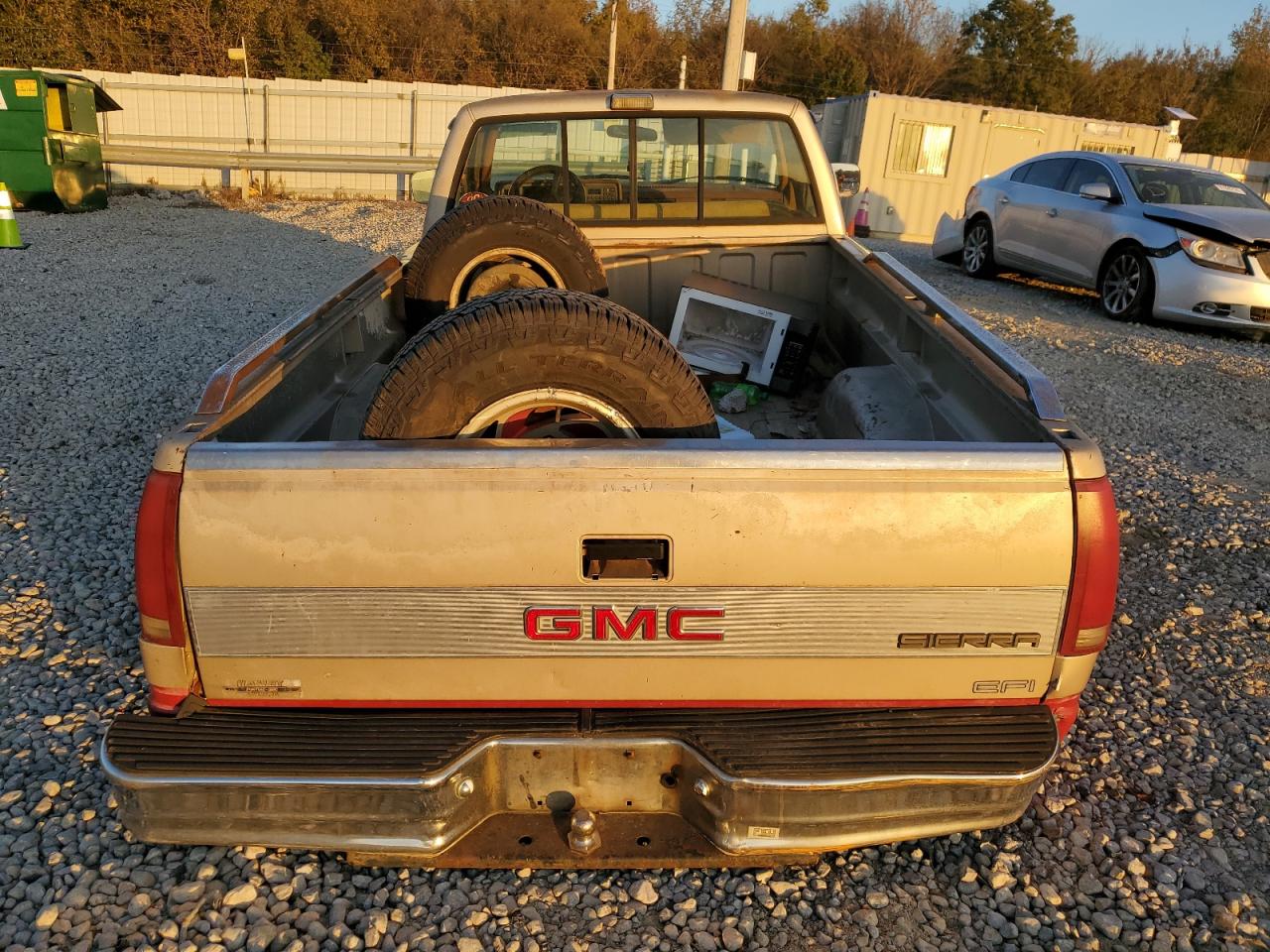 1989 GMC Sierra VIN 1GTDC14K2KZ536277 Copart auction photo, rear end / side damage thumbnail 6
