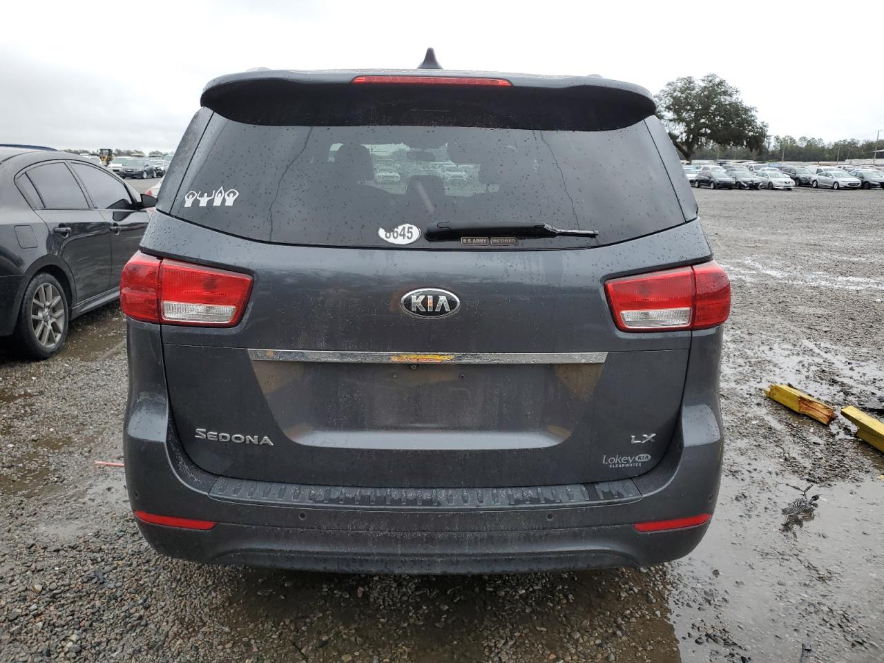 2017 KIA Sedona VIN KNDMB5C10H6241109 Copart auction photo, front end / side damage thumbnail 6