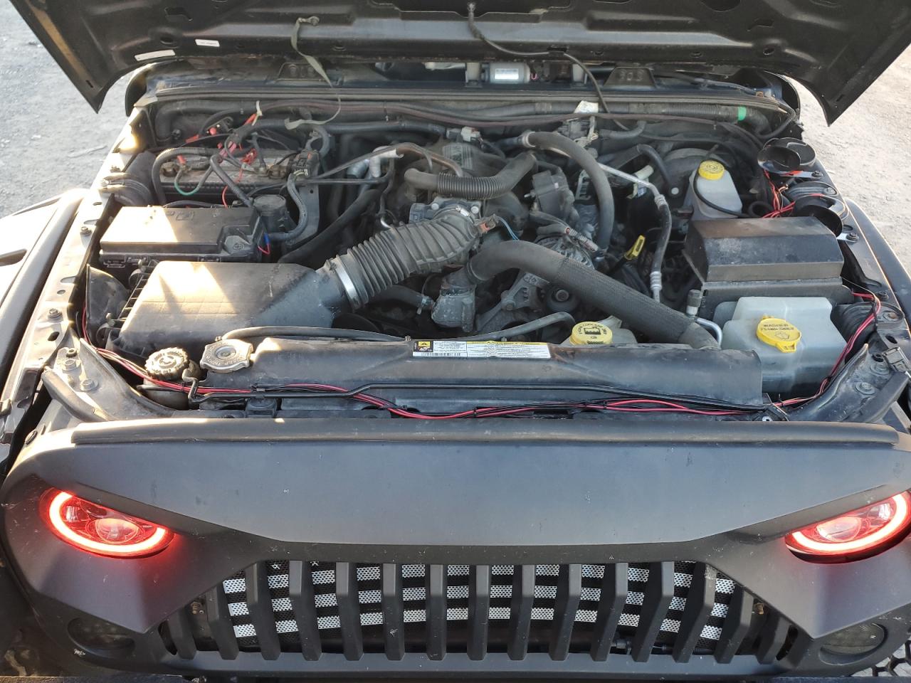 2008 Jeep Wrangler VIN 1J4GA39188L536286 Copart auction photo, front end / minor dent/scratches damage thumbnail 11
