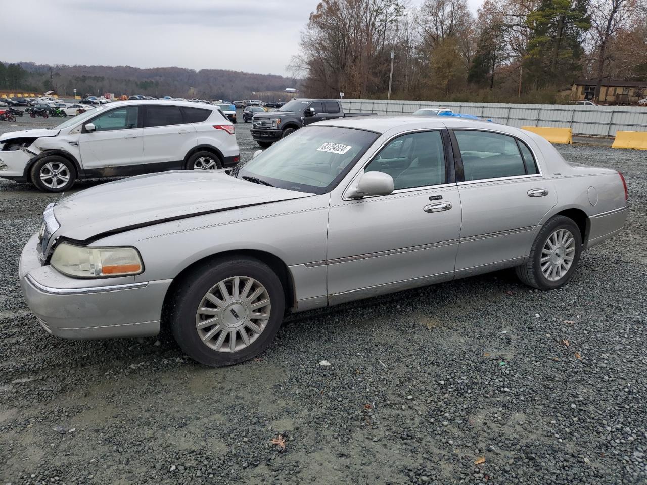 2004 Lincoln Town Car VIN 1LNHM83W94Y687763