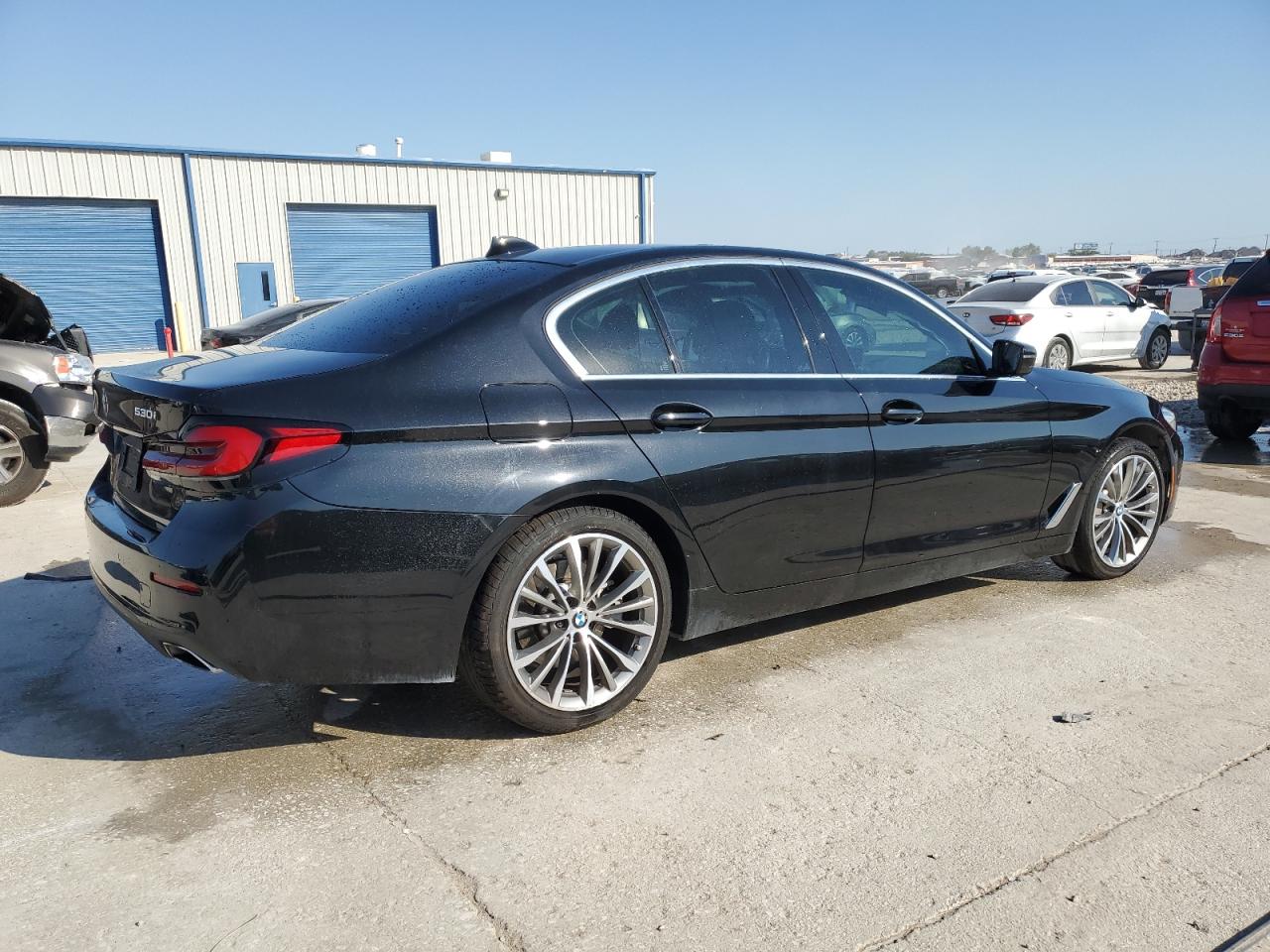 2022 BMW 5er VIN WBA53BH04NWX52685 Copart auction photo, side / minor dent/scratches damage thumbnail 3