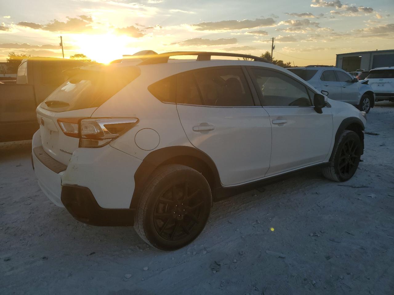 2018 Subaru XV VIN JF2GTAJC5JH352354 Copart auction photo, front end / minor dent/scratches damage thumbnail 3