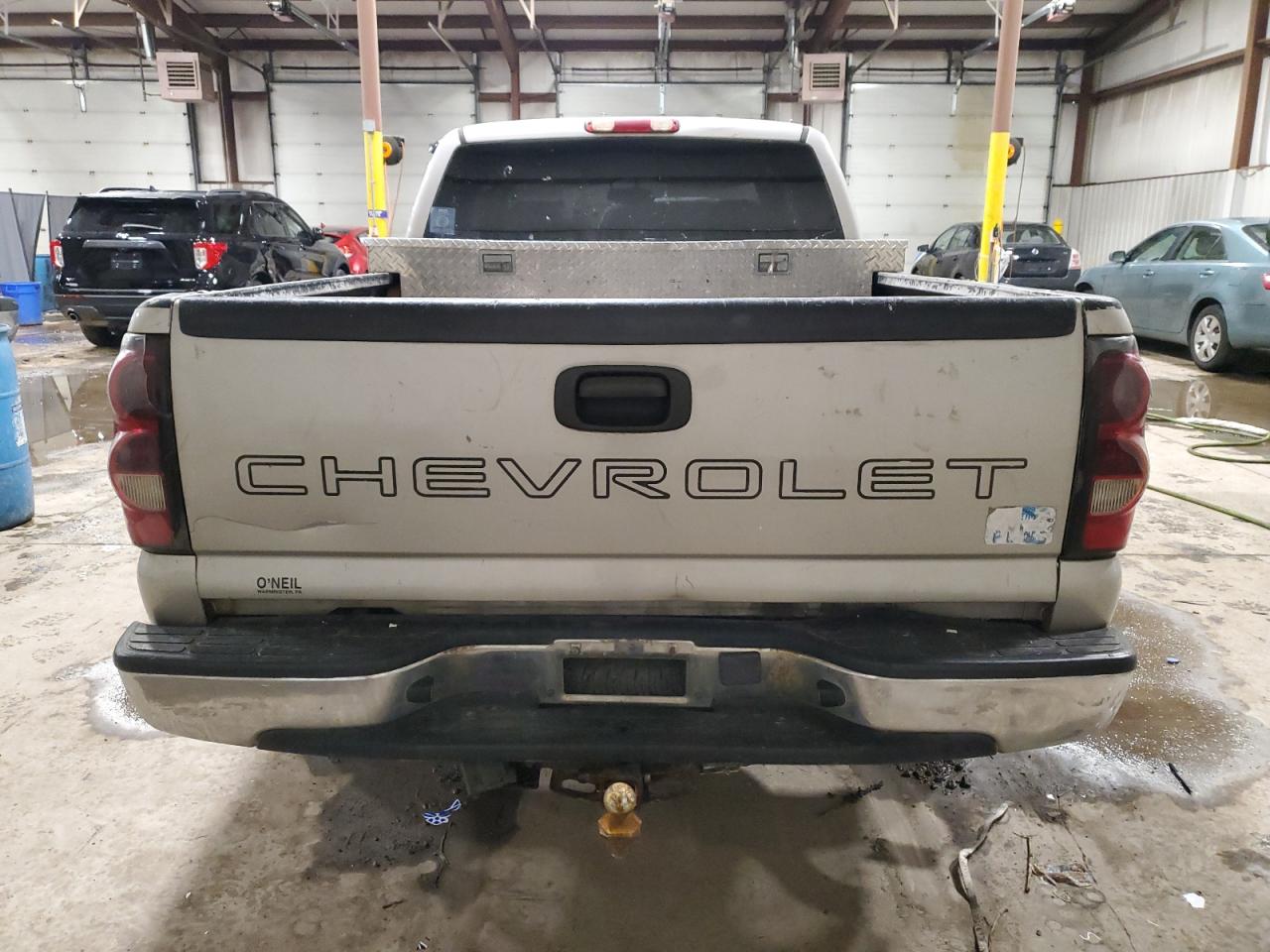 2004 Chevrolet Silverado VIN 1GCEC19X84Z301118 Copart auction photo, front end / side damage thumbnail 6