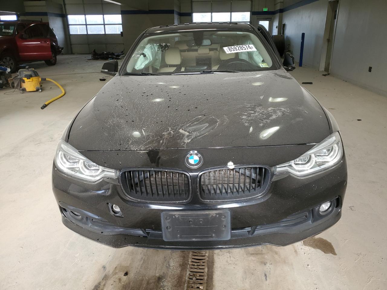 2018 BMW 3er VIN WBA8E5G52JNV02450 Copart auction photo, all over damage thumbnail 5