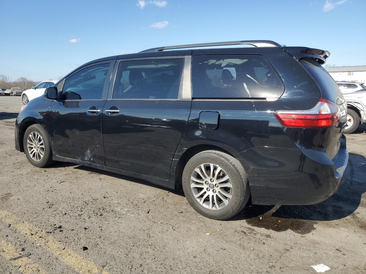 2018 Toyota Sienna VIN 5TDYZ3DC0JS943129 Copart auction photo, side damage thumbnail 2