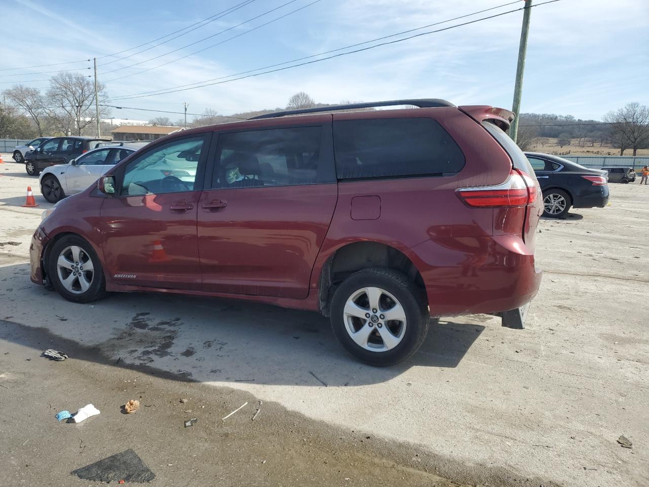 2018 Toyota Sienna VIN 5TDKZ3DC4JS911452 Copart auction photo, front end / all over damage thumbnail 2