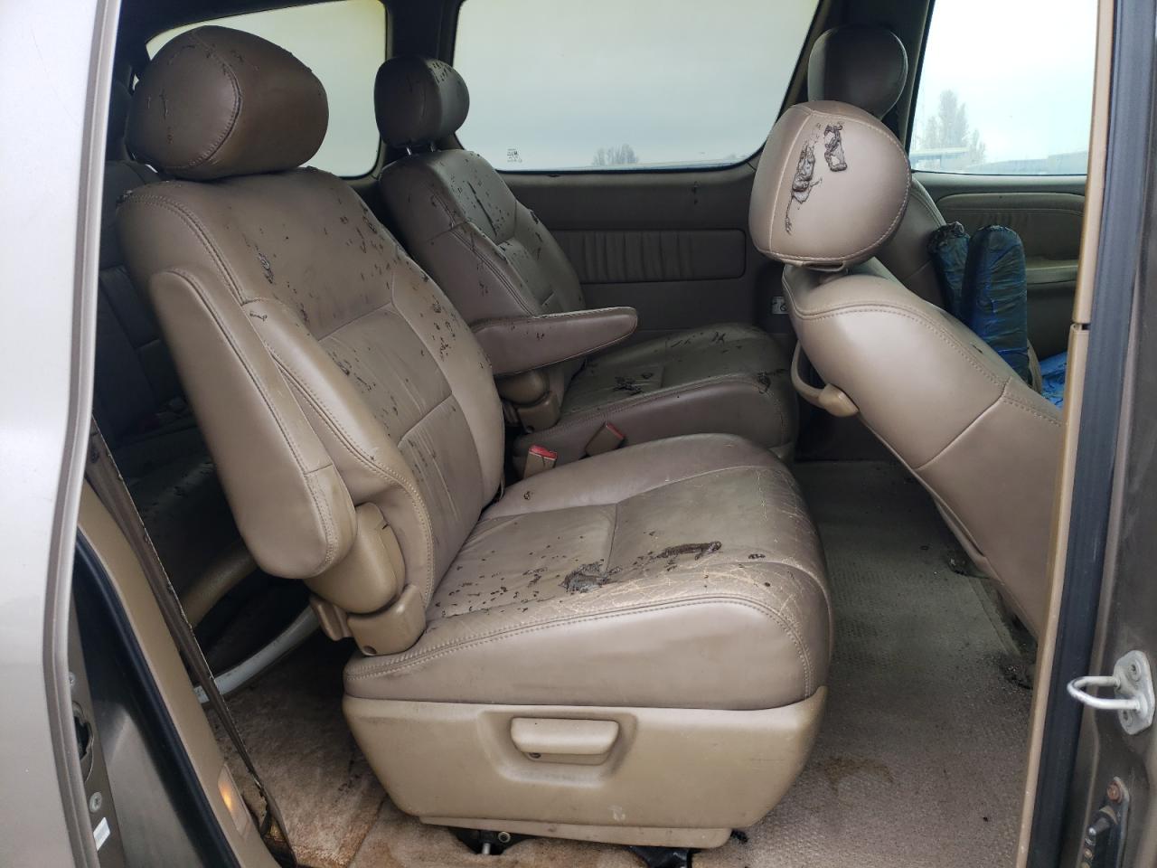 1998 Toyota Sienna VIN 4T3ZF13C2WU081072 Copart auction photo, burn damage thumbnail 11