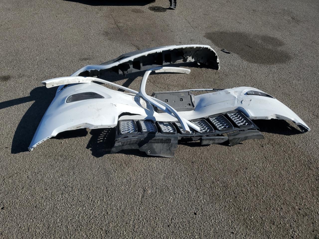 2019 Jeep Grand Cherokee VIN 1C4RJFAG9KC751134 Copart auction photo, front end damage thumbnail 13