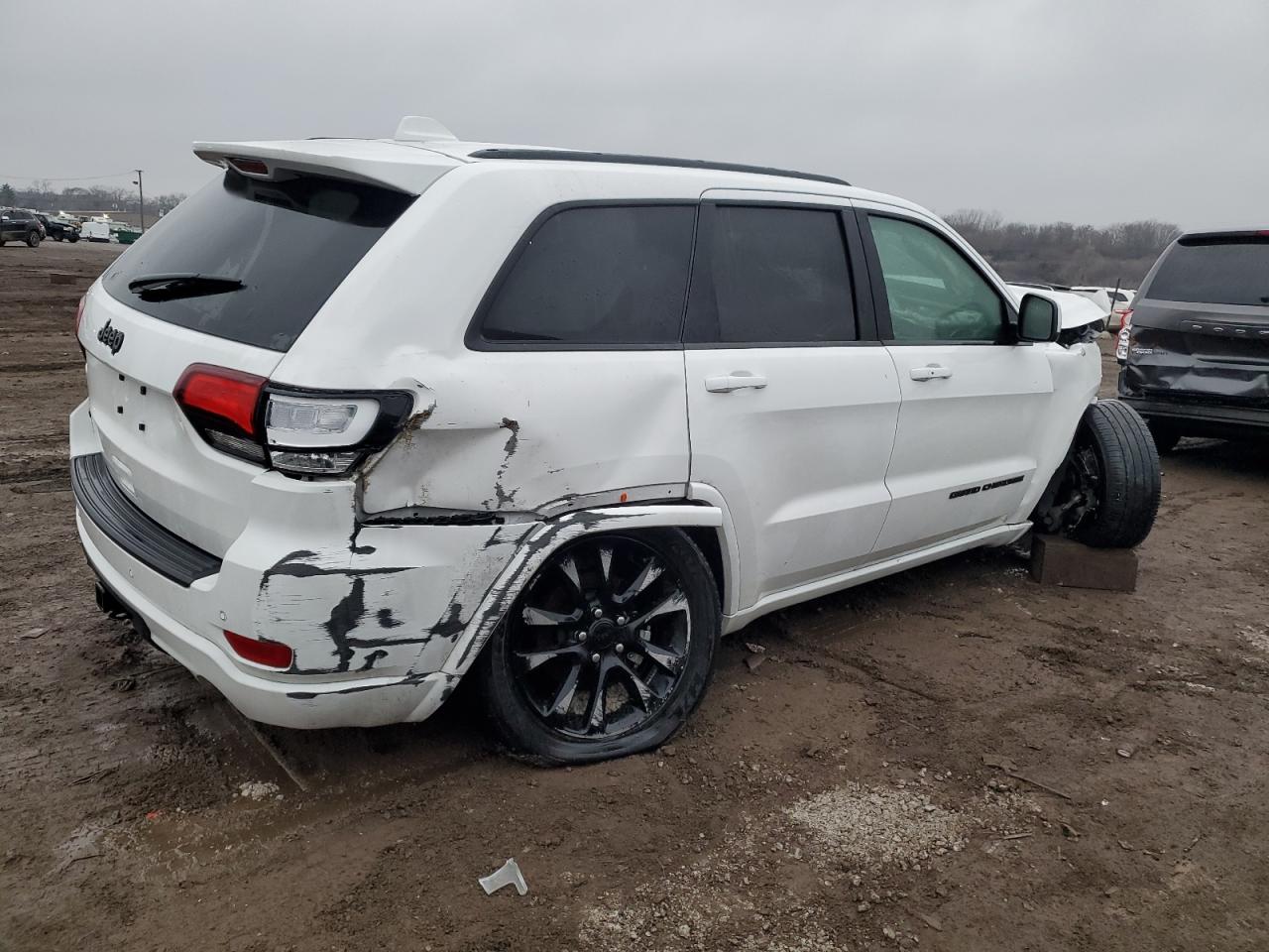 2021 Jeep Grand Cherokee VIN 1C4RJFAG9MC677815 Copart auction photo, front end / rear end damage thumbnail 3