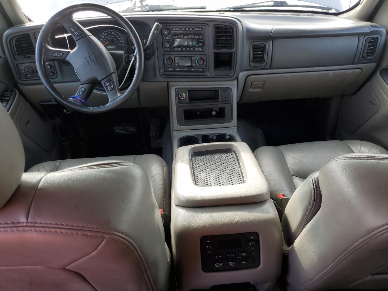 2004 Chevrolet Suburban VIN 3GNFK16Z74G314849 Copart auction photo, all over damage thumbnail 8