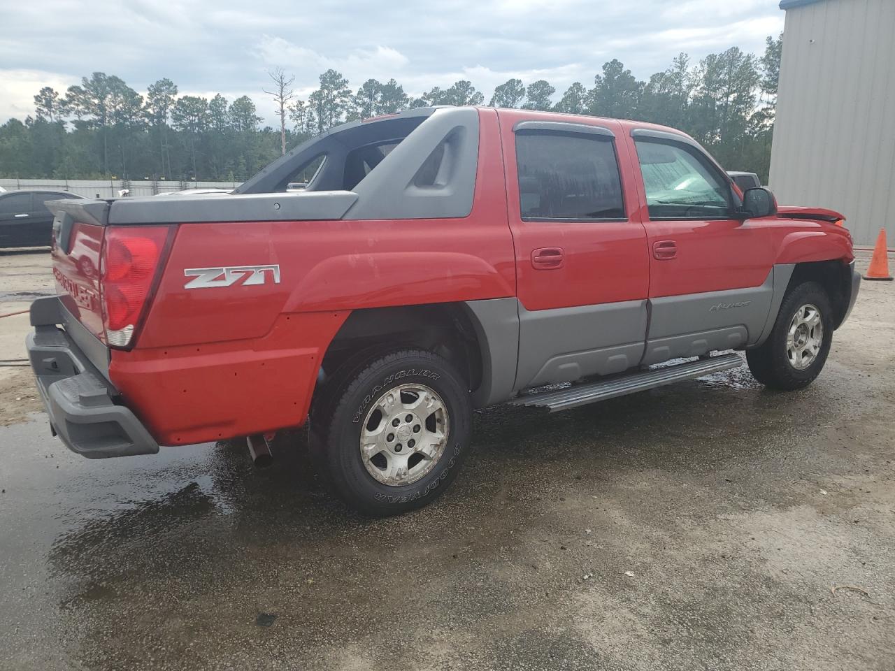 2002 Chevrolet Avalanche VIN 3GNEK13T12G311146 Copart auction photo, front end damage thumbnail 3