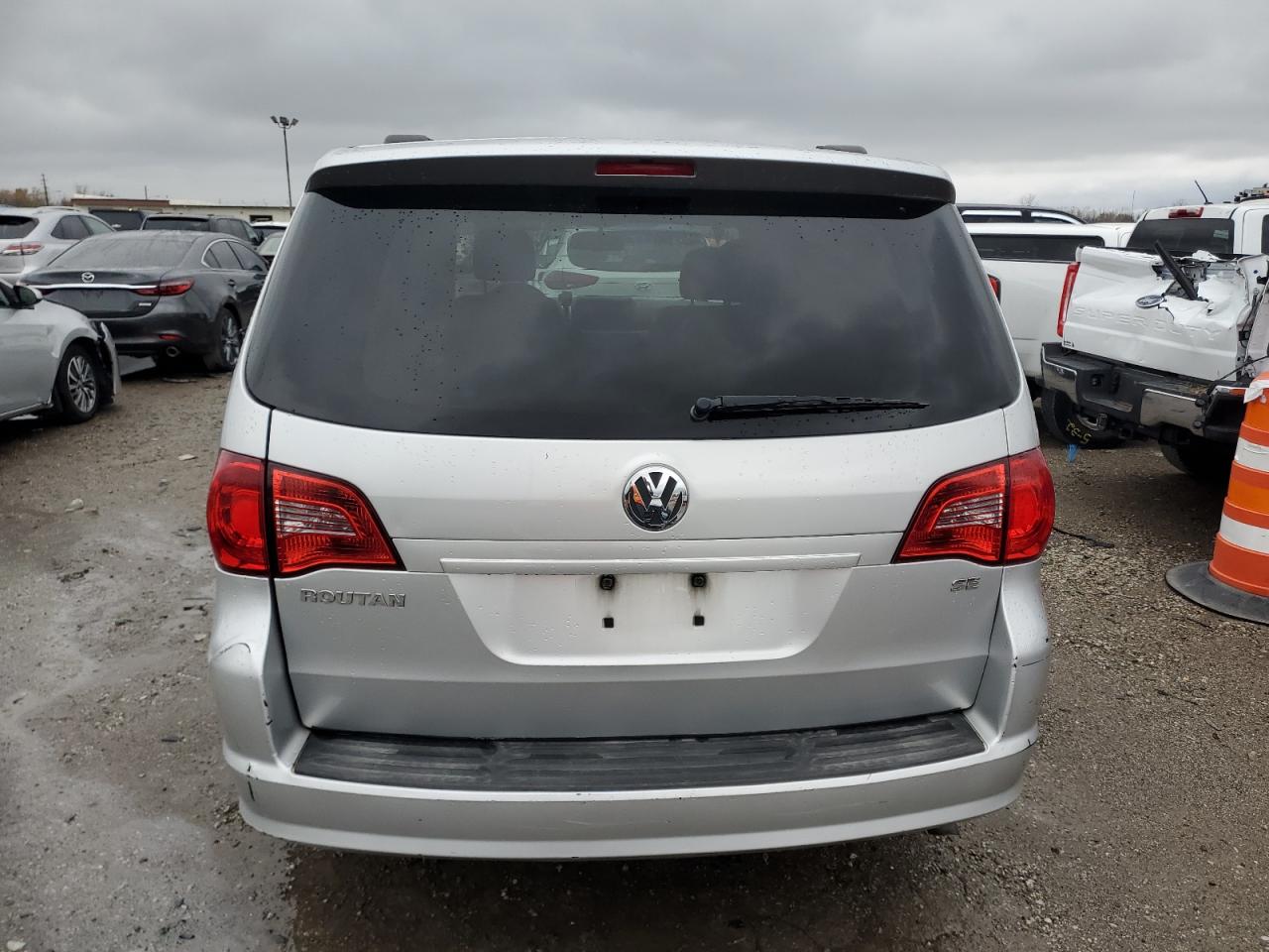 2011 Volkswagen Routan VIN 2V4RW3DG9BR804746 Copart auction photo, all over / mechanical damage thumbnail 6
