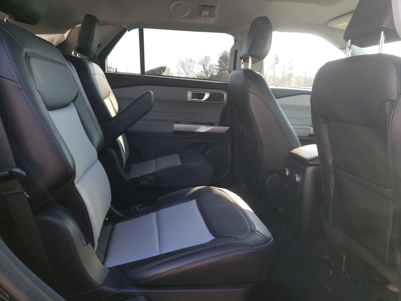 2022 Ford Explorer VIN 1FMSK8DH7NGB13794 Copart auction photo, all over / minor dent/scratches damage thumbnail 11