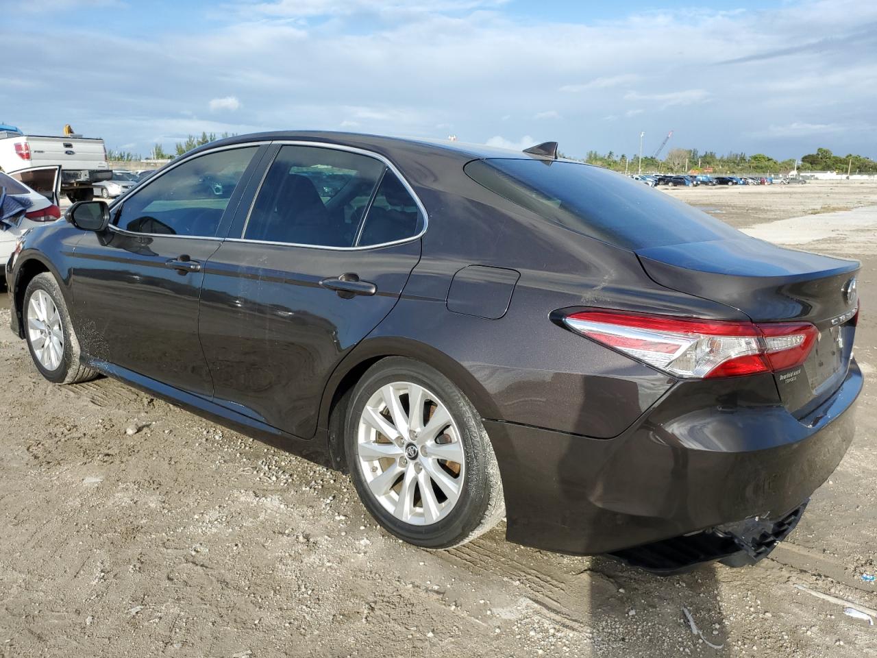 2019 Toyota Camry VIN 4T1B11HK1KU769583 Copart auction photo, rear end / side damage thumbnail 2