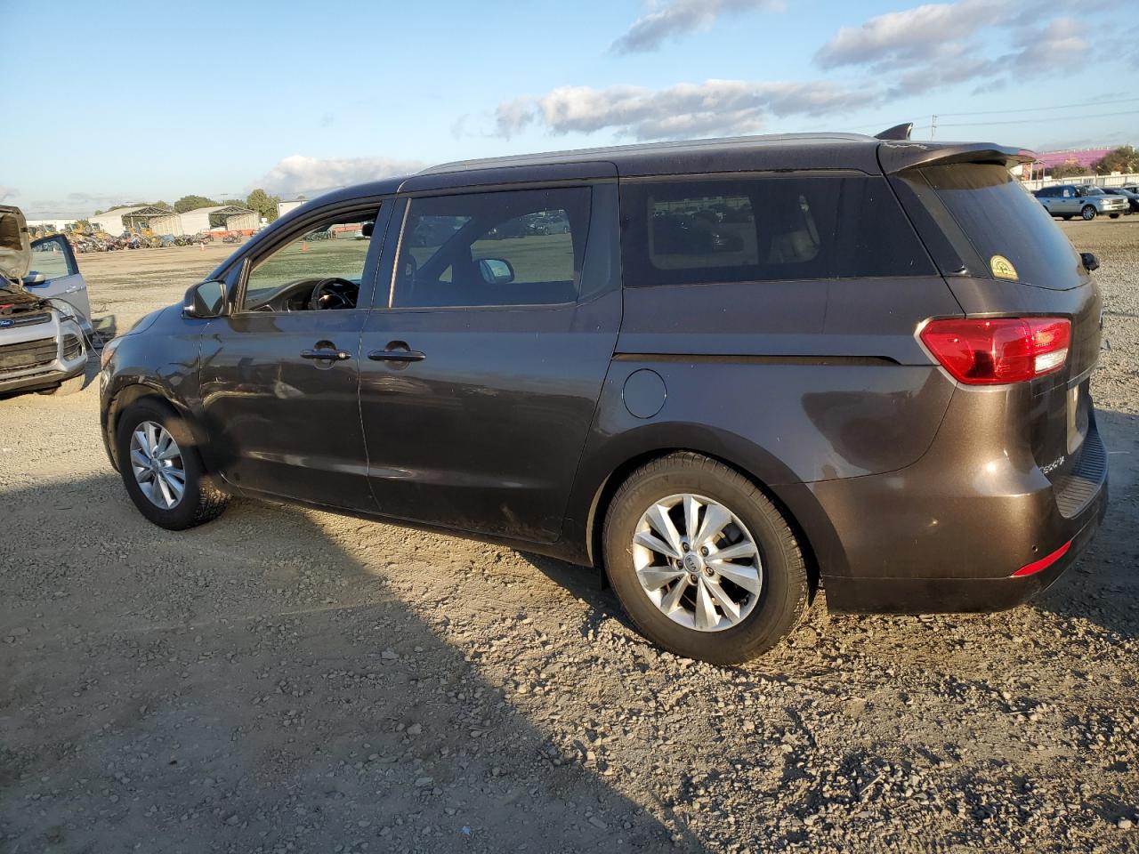 2017 KIA Sedona VIN KNDMB5C1XH6326197 Copart auction photo, side / rear end damage thumbnail 2