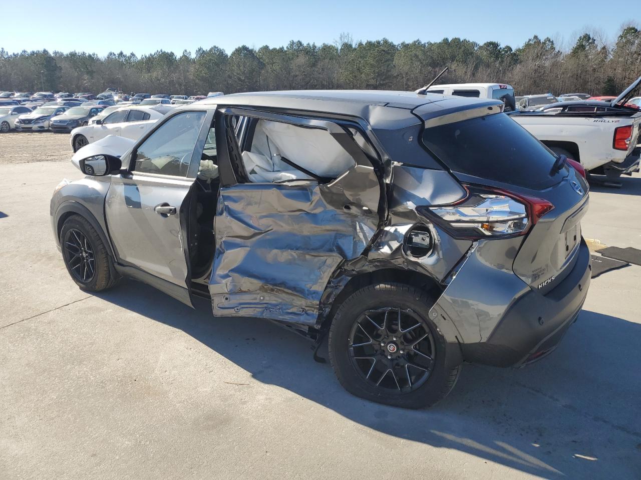 2020 Nissan Kicks VIN 3N1CP5BV2LL498906 Copart auction photo, front end / side damage thumbnail 2