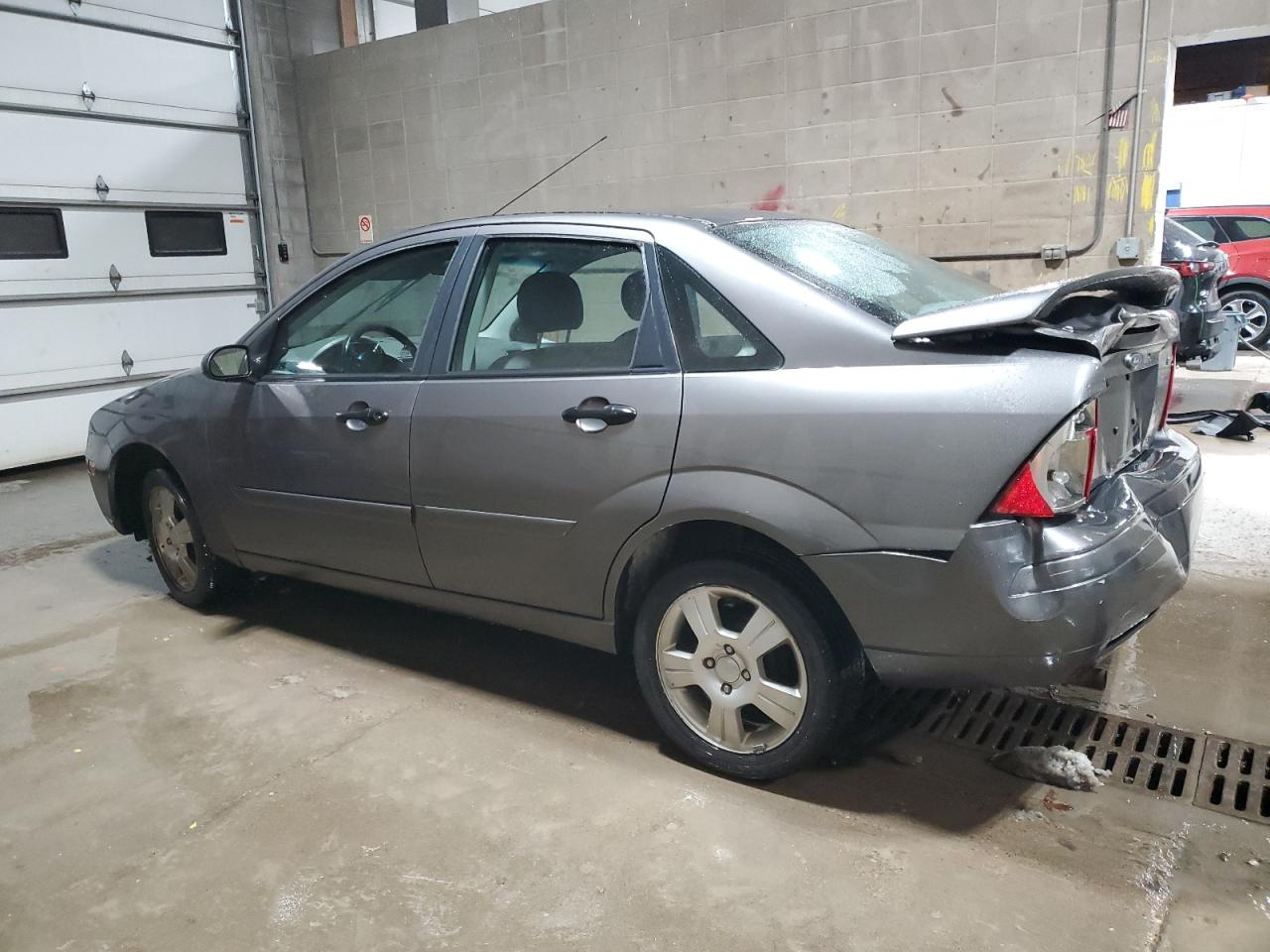 2005 Ford Focus VIN 1FAFP34N85W203533 Copart auction photo, rear end / front end damage thumbnail 2
