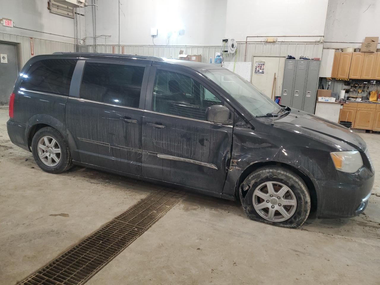 2011 Chrysler Town & Country VIN 2A4RR5DG4BR771078 Copart auction photo, front end damage thumbnail 4