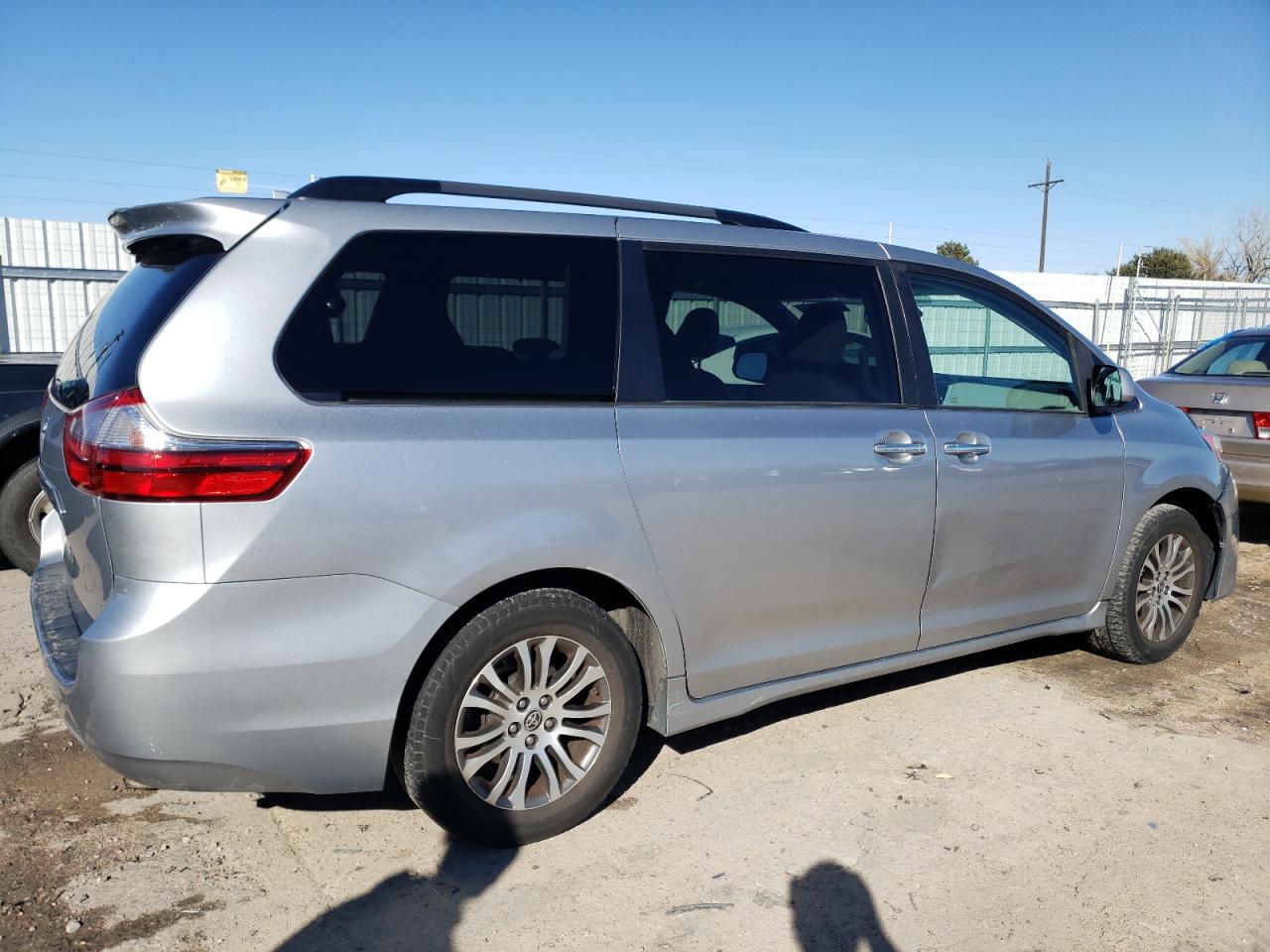 2020 Toyota Sienna VIN 5TDYZ3DC2LS065013 Copart auction photo, side / hail damage thumbnail 3
