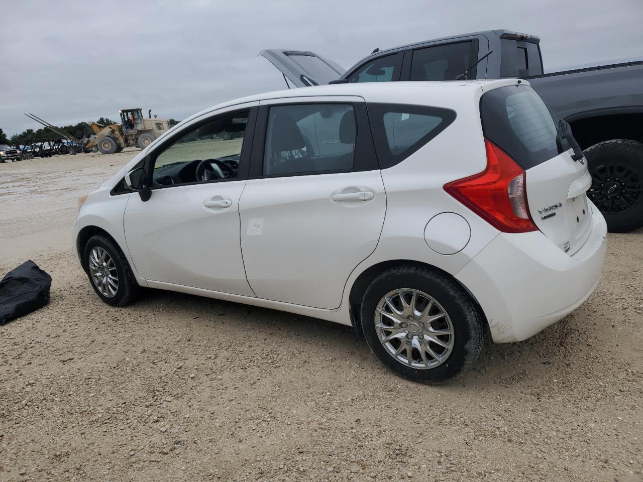 2015 Nissan Versa VIN 3N1CE2CPXFL392843 Copart auction photo, water/flood damage thumbnail 2