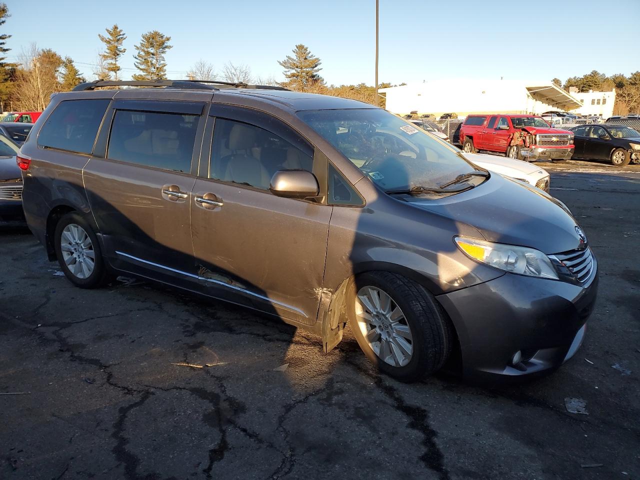 2015 Toyota Sienna VIN 5TDDK3DC5FS126281 Copart auction photo, front end damage thumbnail 4