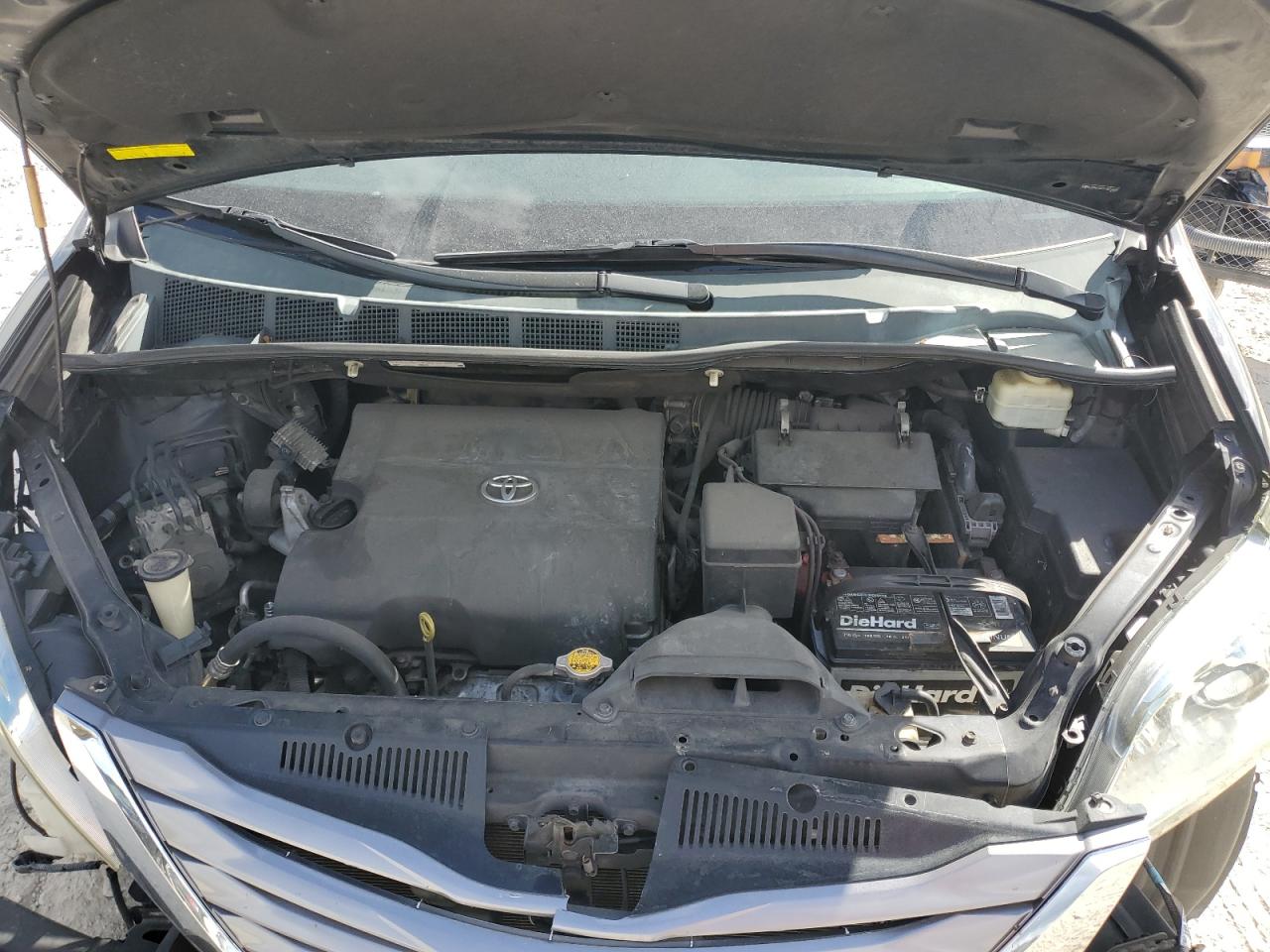 2015 Toyota Sienna VIN 5TDYK3DC7FS611488 Copart auction photo, front end / minor dent/scratches damage thumbnail 12