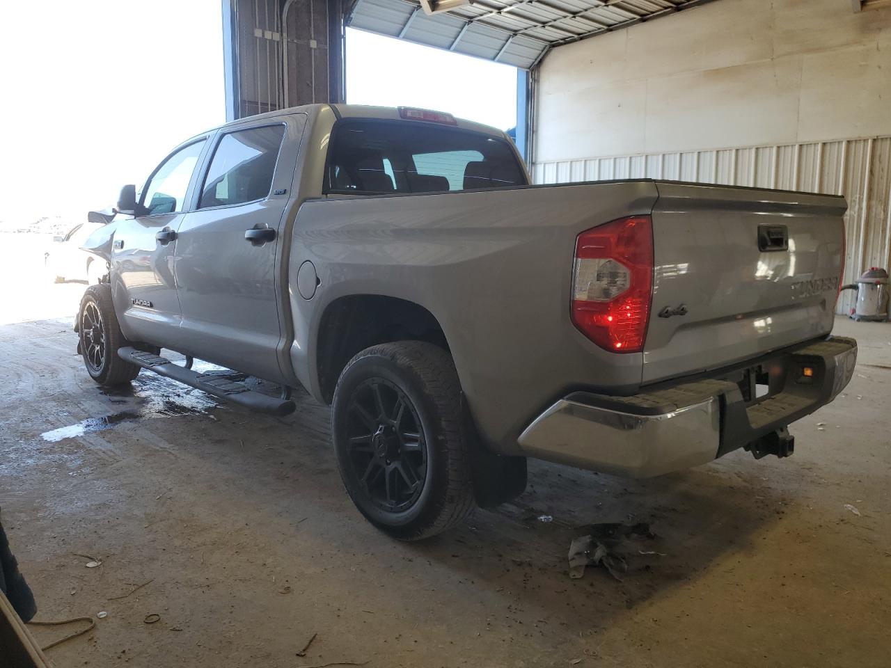 2018 Toyota Tundra VIN 5TFDW5F13JX698321 Copart auction photo, frame damage / front end damage thumbnail 2