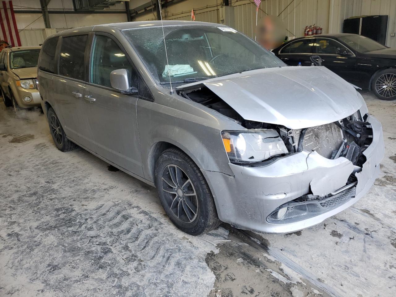 2019 Dodge Caravan VIN 2C4RDGEG0KR535848 Copart auction photo, front end / rear end damage thumbnail 4