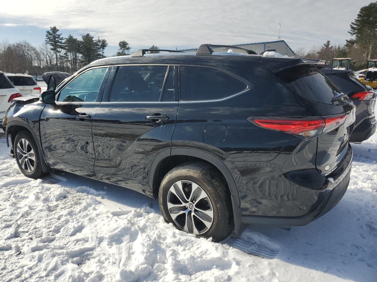 2021 Toyota Highlander VIN 5TDHZRBH6MS523851 Copart auction photo, front end damage thumbnail 2