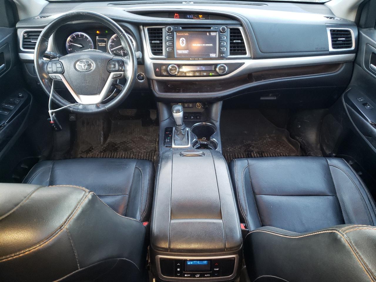 2017 Toyota Highlander VIN 5TDJZRFH5HS463918 Copart auction photo, front end damage thumbnail 8