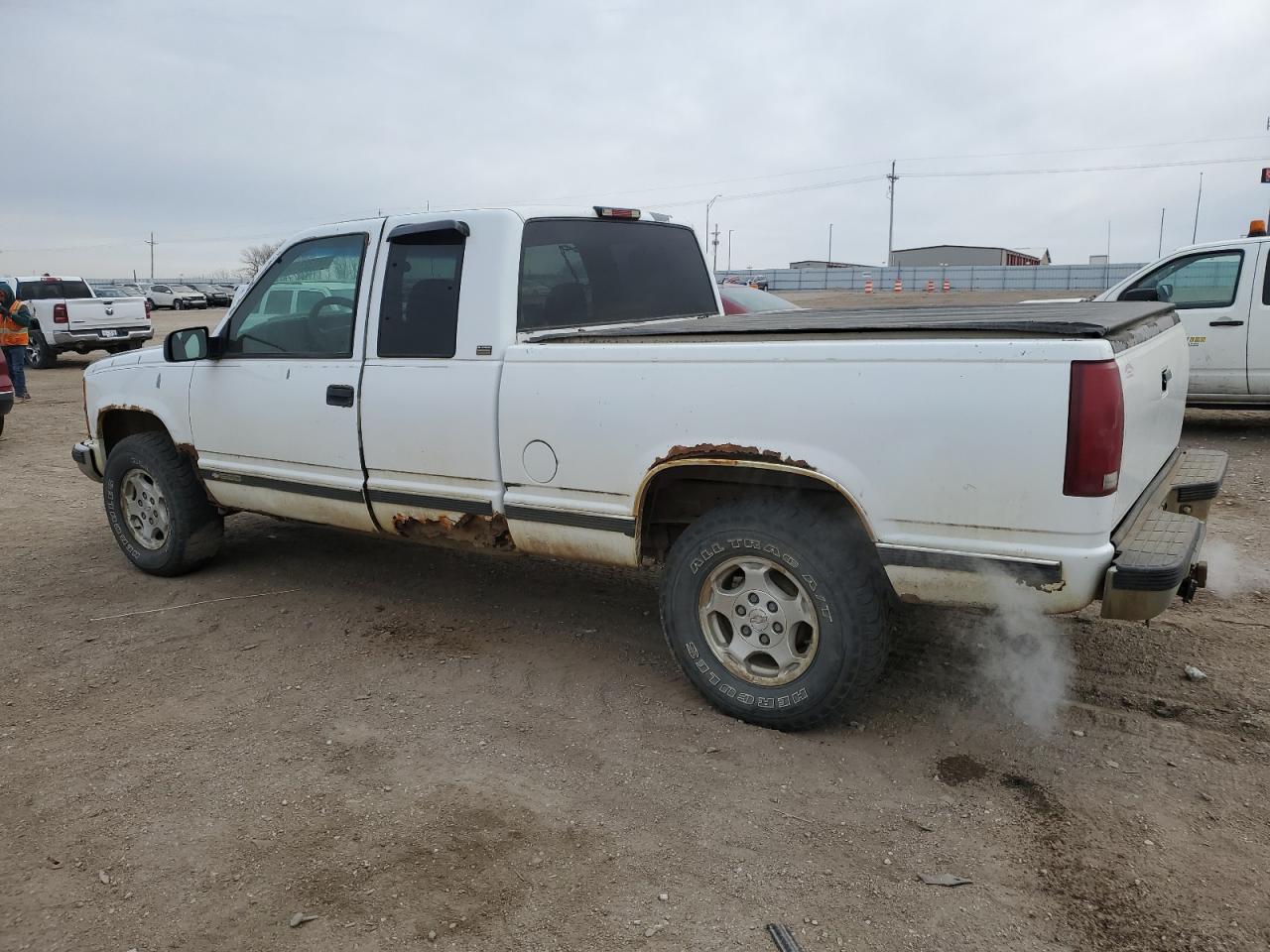1995 Chevrolet GMT-400 VIN 1GCEK19K7SE202334 Copart auction photo, front end damage thumbnail 2
