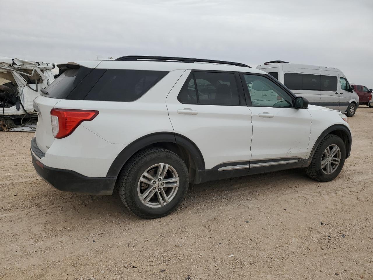 2020 Ford Explorer VIN 1FMSK8DH0LGA63902 Copart auction photo, hail damage thumbnail 3
